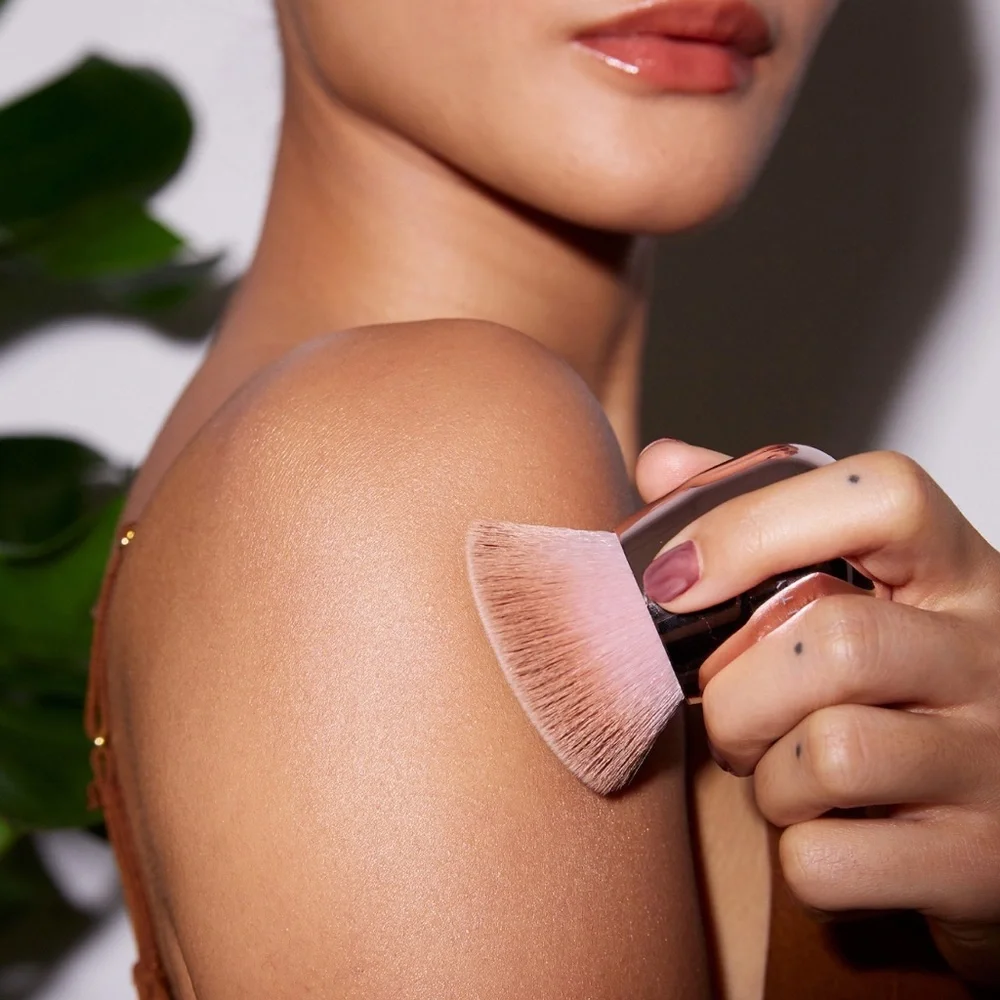 Body Sauce Luminizing Tint - Picture 4 of 11